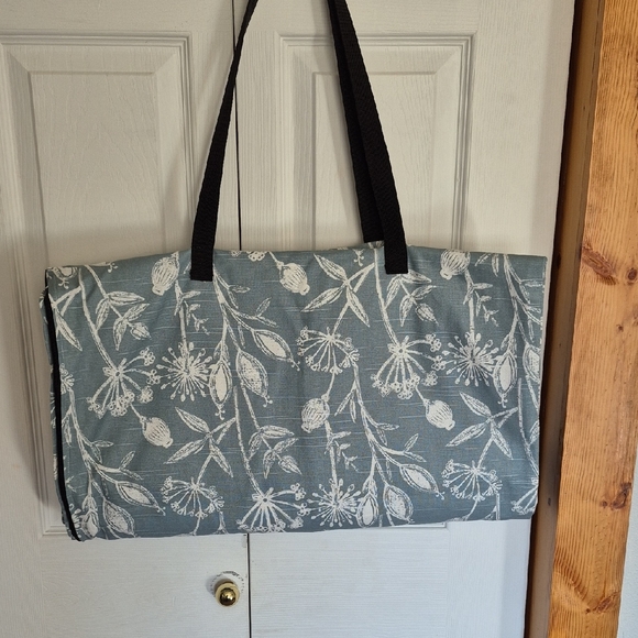 Floral Blue and White Garment Bag Mske Offer - Picture 4 of 4